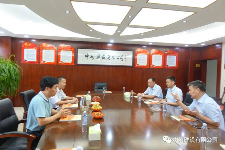 長垣市委常委、常務(wù)副市長劉文君到中州建設(shè)有限公司調(diào)研指導(dǎo)工作